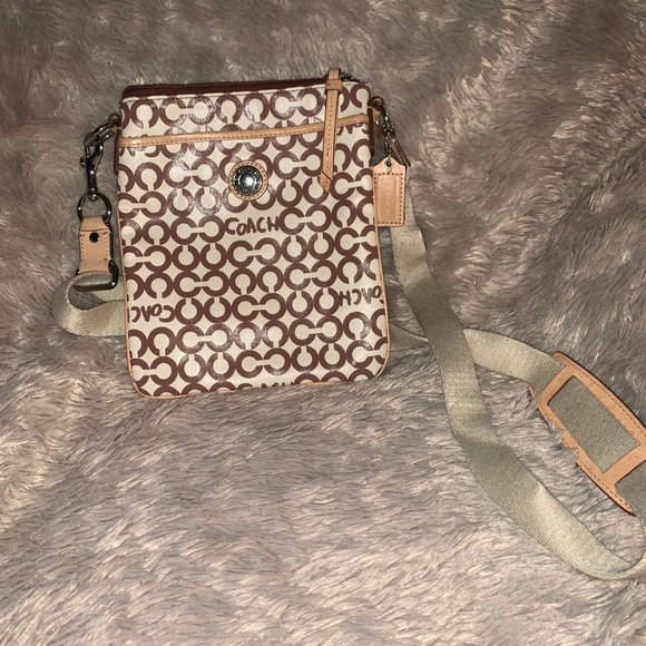 Coach Handbags - Coach Leah Op Art Swingpack Crossbody